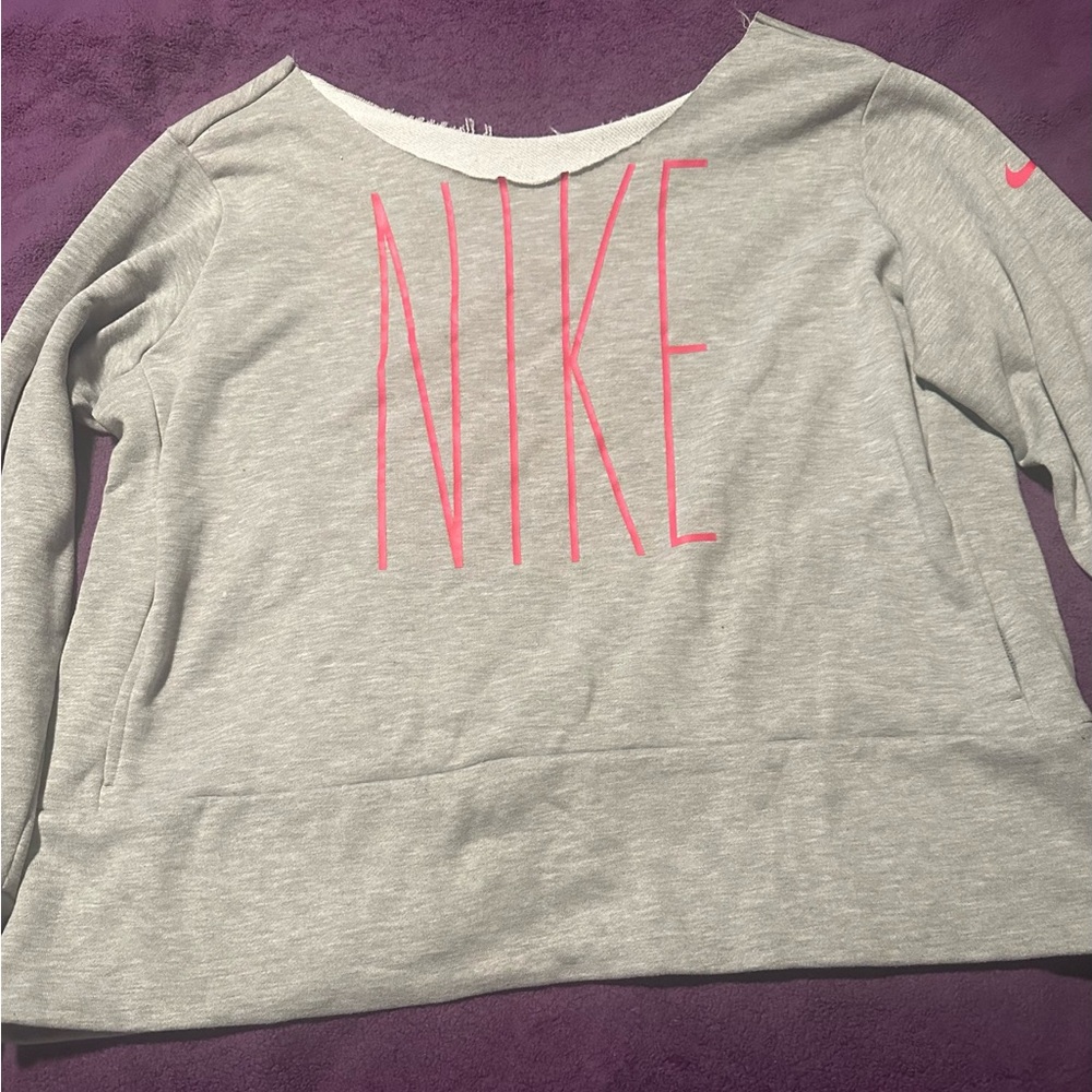 NIKE X-LARGE LONG SLEEVE SWEAT SHIRT.